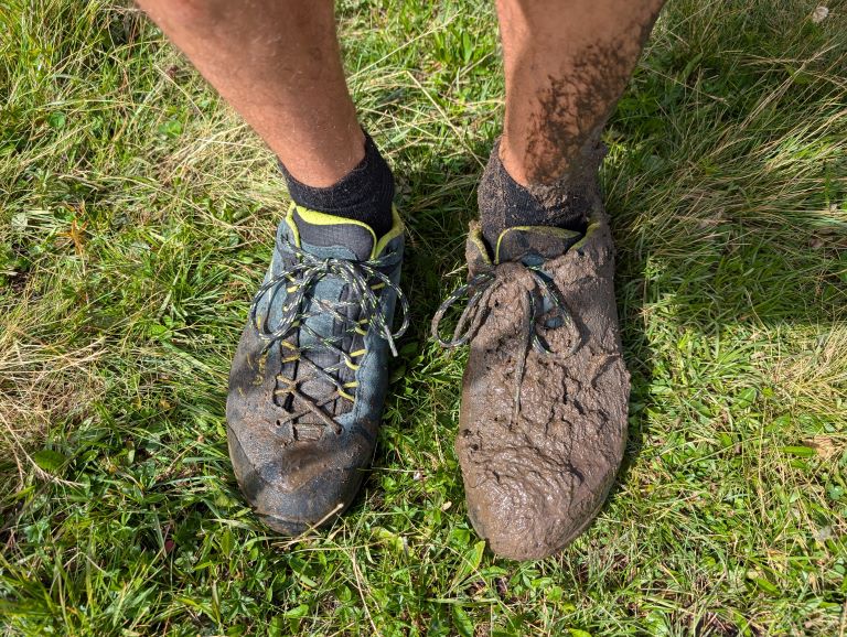 Bild von schlammigen Schuhen